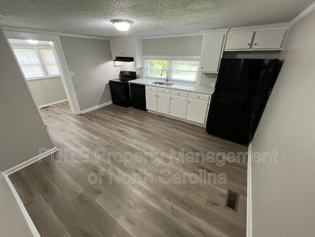 Building Photo - 65 Barber St NW