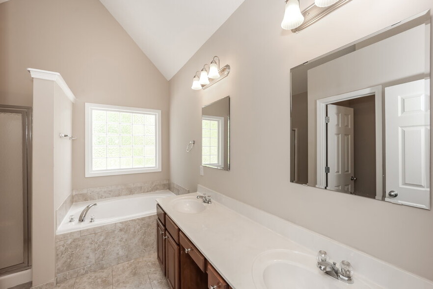 Building Photo - 44 Avondale Cir