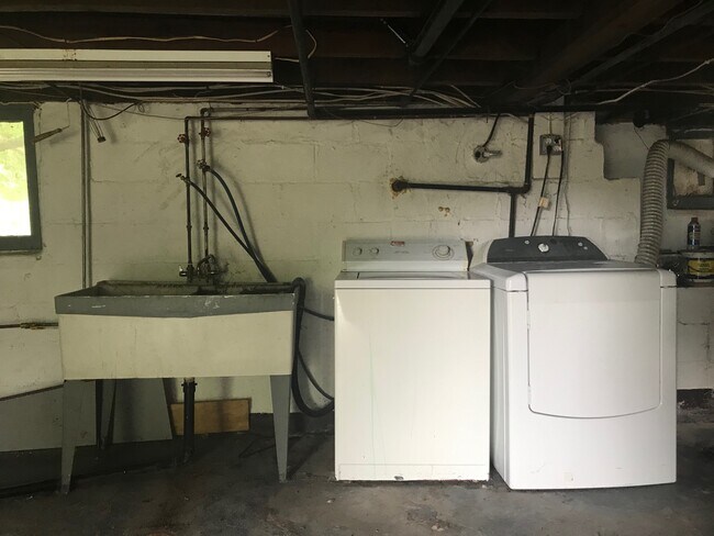 Building Photo - 5708 Pontiac Dr