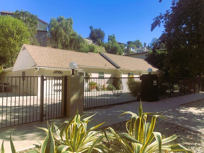 Building Photo - 5140 Alhama Dr