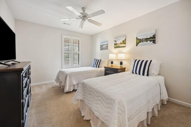 Building Photo - 356 Blue Stem Dr