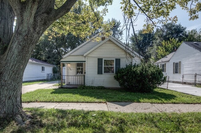 Building Photo - 20340 E 8 Mile Rd