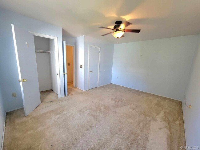 Building Photo - 27 Weathervane Dr