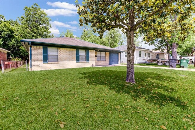 Building Photo - 5907 Nelwyn St