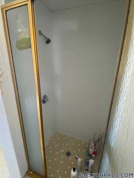 Building Photo - 354 Main St