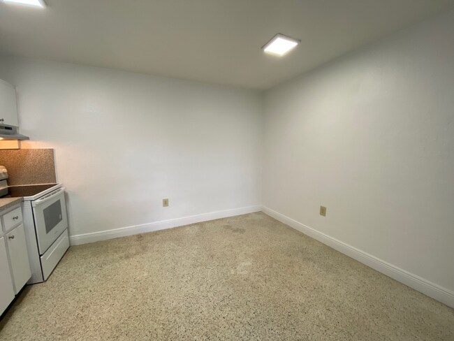Building Photo - 931 SW 71st Ave