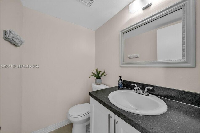 Building Photo - 671 W 80th St