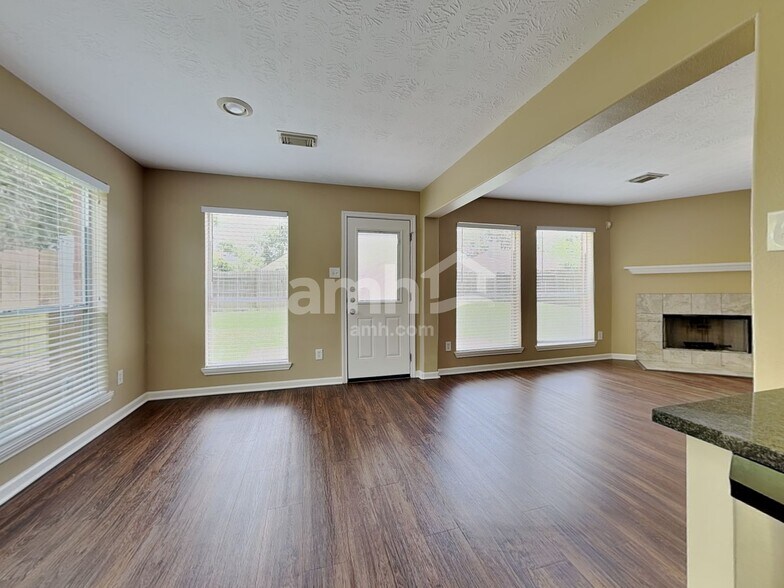 Building Photo - 12227 Lavon Dr