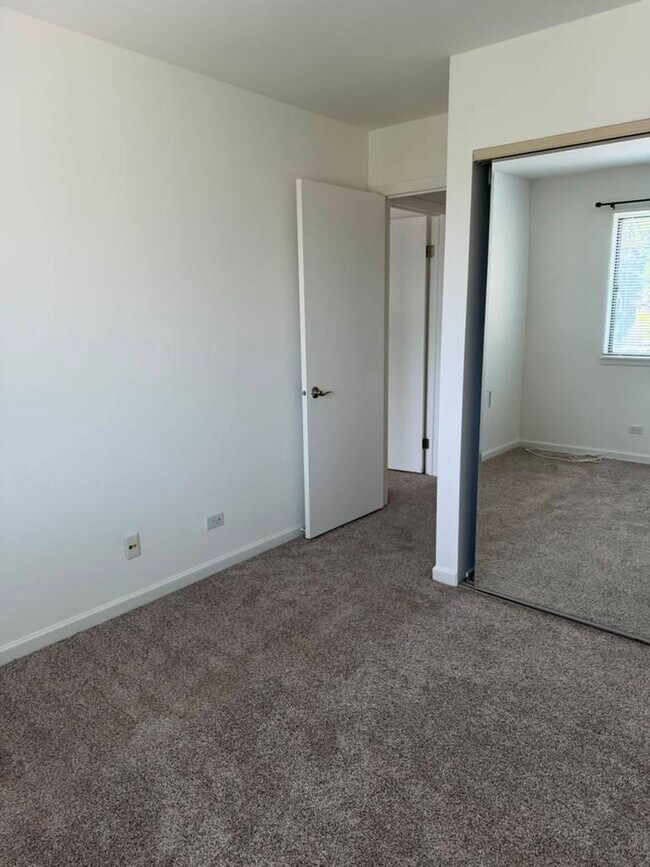 Building Photo - 327 Wildberry Ct