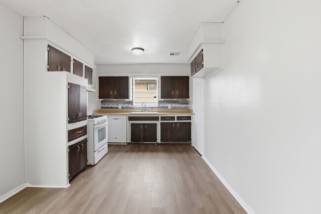 Building Photo - 1520 SE 48th Pl