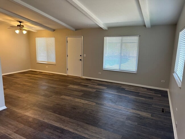 Building Photo - Spacious 3 Bedroom 2 Bath Lakewood Home