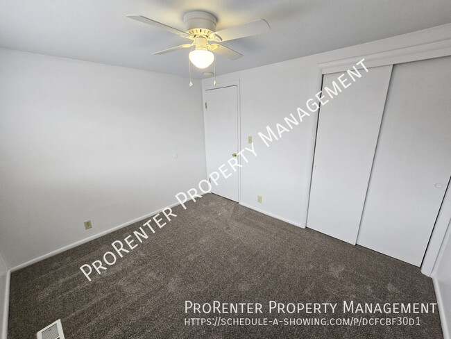 Building Photo - New Paint and Carpet 2 Bed, 1 Bath Roy Apa...