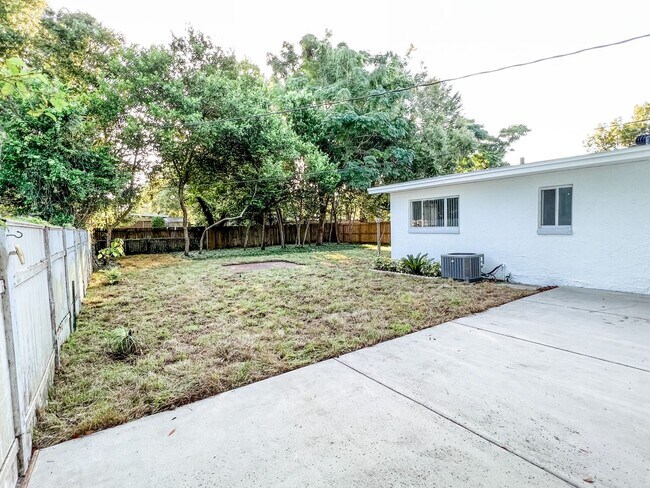Building Photo - Wonderful 3/1 Home In Audubon Park! Must See!
