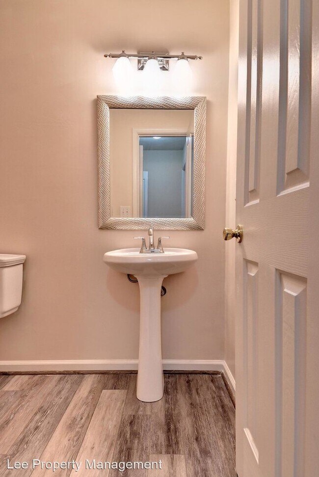 Building Photo - 2 br, 2.5 bath House - 120 Buttonwood Lane