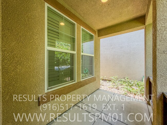 Building Photo - Adorable West Roseville 3 Bed 2 Bath