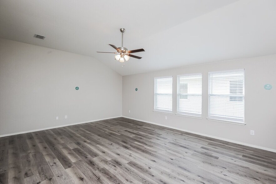 Building Photo - 1410 Post Oak Trail