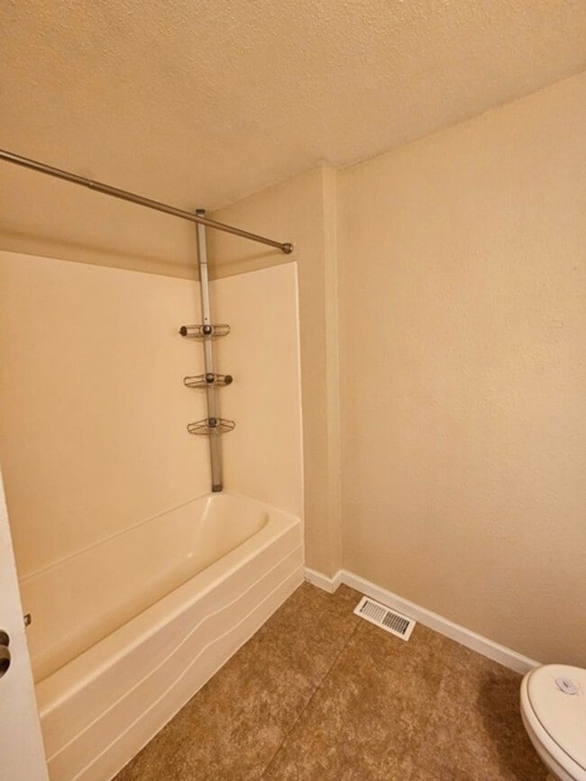 Building Photo - 3Bd/2Ba Single Story Home-For viewing!