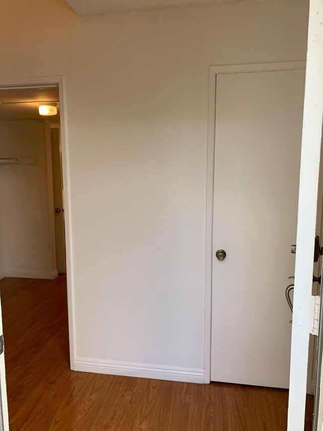 Building Photo - Bright, comfortable, and spacious one bedroom Condominium