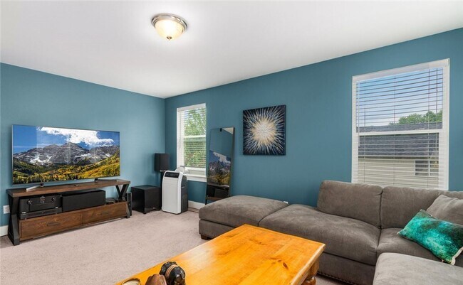 Building Photo - A Gorgeous Home with 4 Bed and 2.5 Bath