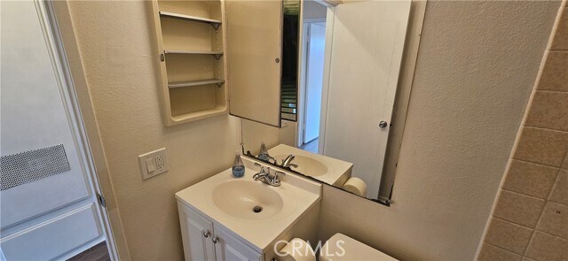 Building Photo - 614 S Lake St