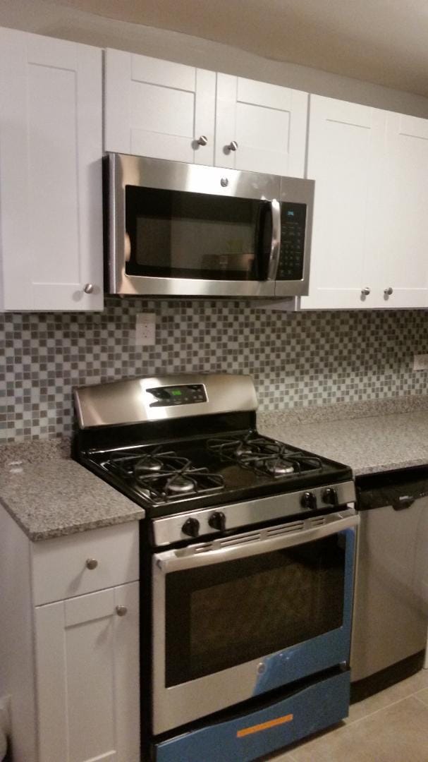 Building Photo - 2405 W Balmoral Ave