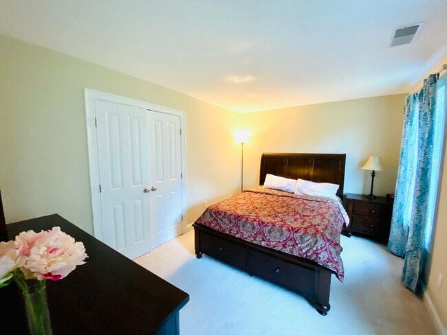 Building Photo - Spacious Four-Bedroom House in the Heart o...