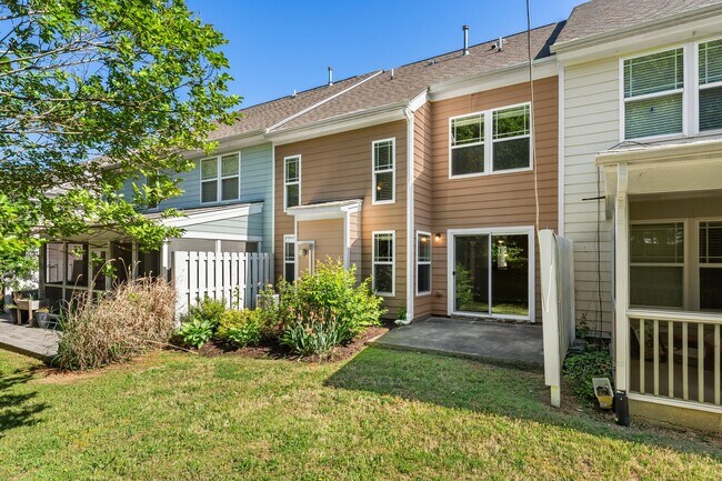 Building Photo - 3 Bedroom Townhouse in Braddock Park Community - Available May 8!