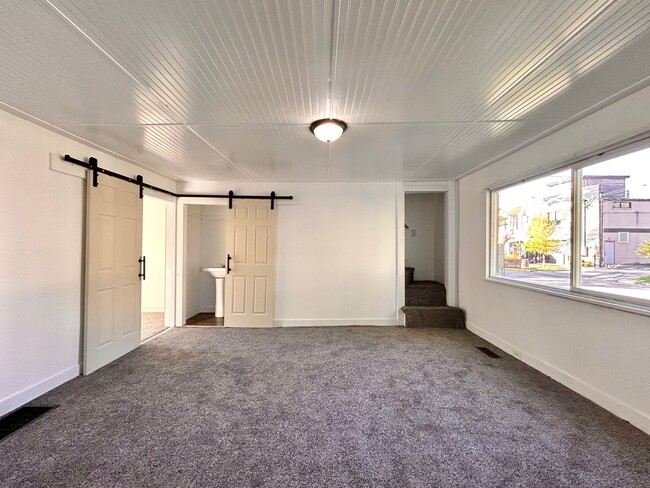 Building Photo - Four Bedroom Home in Northwest Grand Rapids - Rent Special!