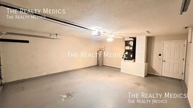 Building Photo - 1553 Ross Dr