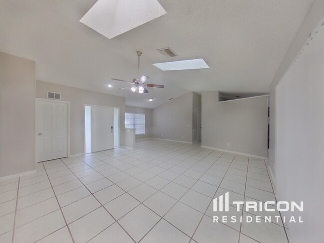 Building Photo - 1519 Carter Oaks Dr