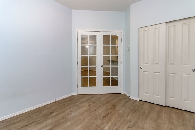 Building Photo - Low maintenance condo living in DuPont