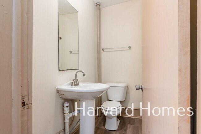 Building Photo - 131 Midland Ave