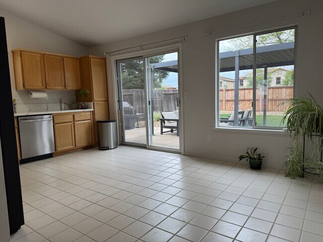 Building Photo - Recently remodeled charmer!