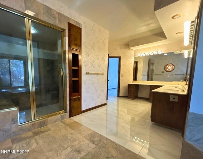 Building Photo - 2795 Lakeridge Terrace W