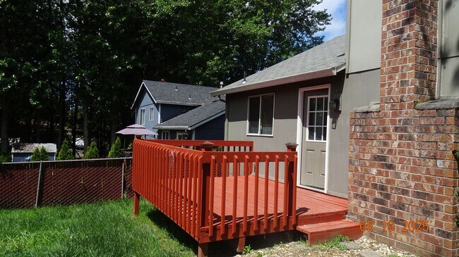 Building Photo - ~Beautiful Two-story Home Located in the N...