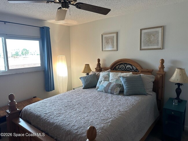 Building Photo - 8494 Ridgewood Ave