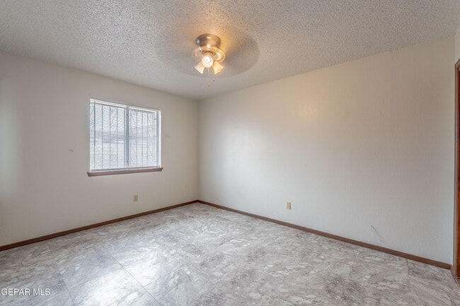 Building Photo - 921 Wier Ln