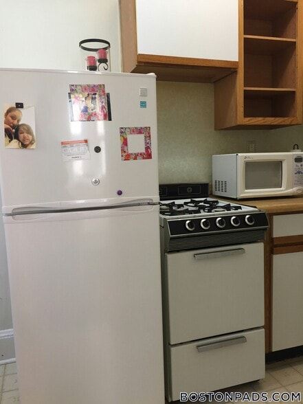 Building Photo - 53 Fellsway W