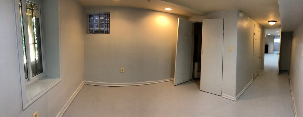 Building Photo - 902 Westminster St NW