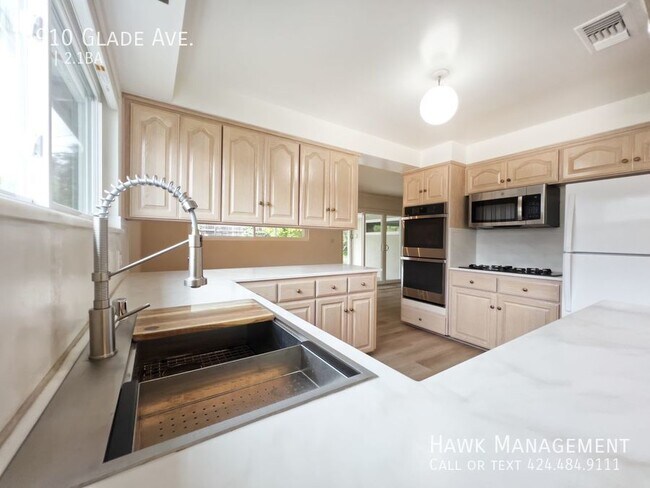 Building Photo - 5910 Glade Ave