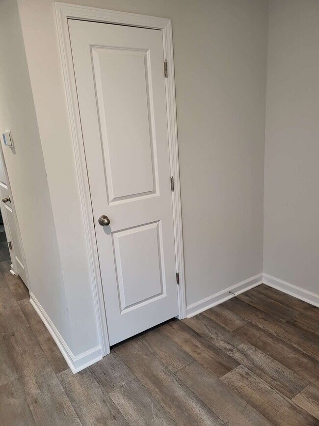 Building Photo - "Spacious Fully Furnished 4-Bedroom Townho...