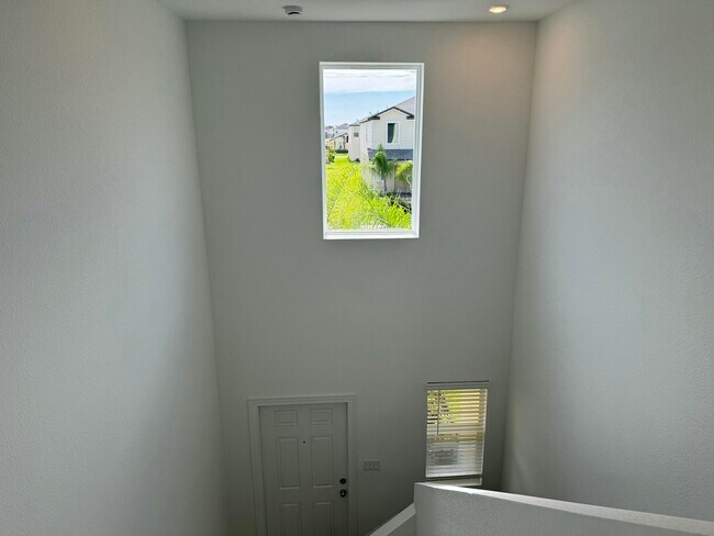 Building Photo - 664 Carlyle Wy