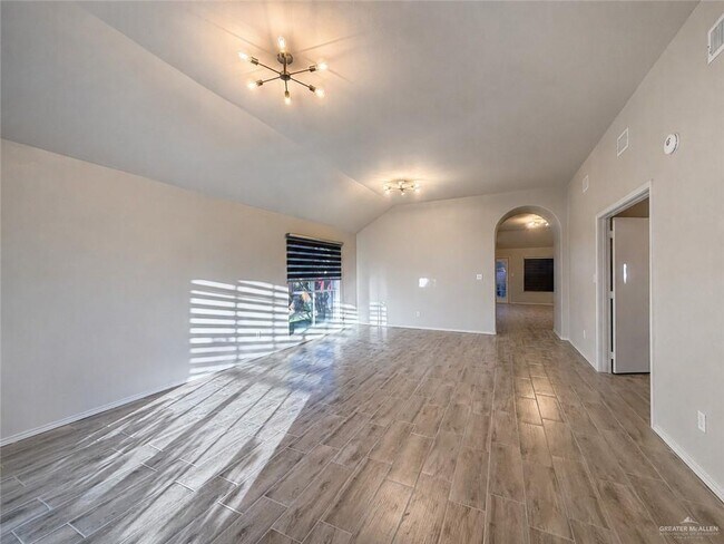 Building Photo - 16 Santa Inez St
