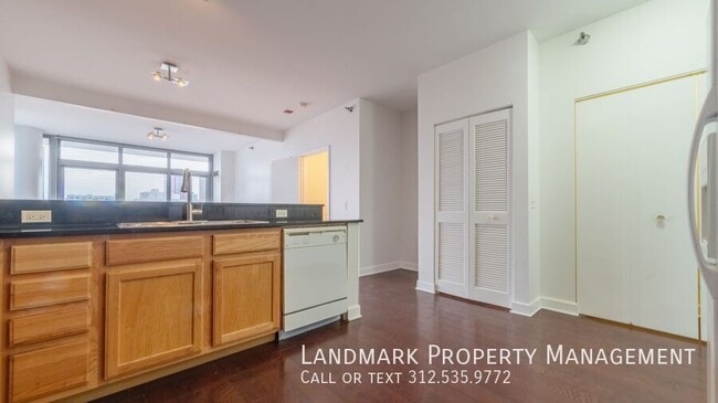 Building Photo - 1600 S Prairie Ave