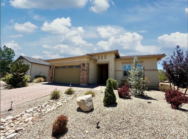 Building Photo - Move-In Ready 2 Bed, 2 Bath Home in Prime Prescott Location