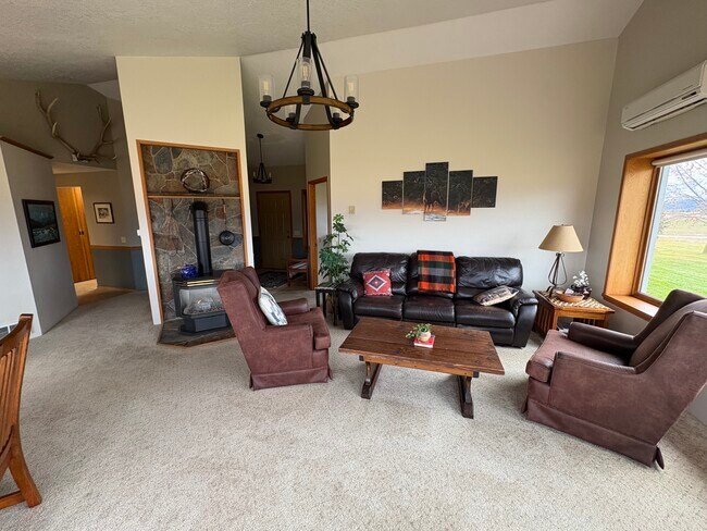 Building Photo - 391 N Somers Rd