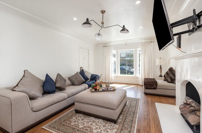 Building Photo - 4148 Normandy Ave