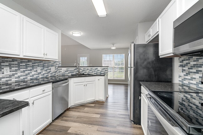 Building Photo - 6656 Blythedale Dr