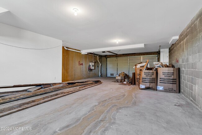 Building Photo - 333 1st St