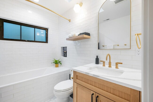 Building Photo - 2453 4th Ave W